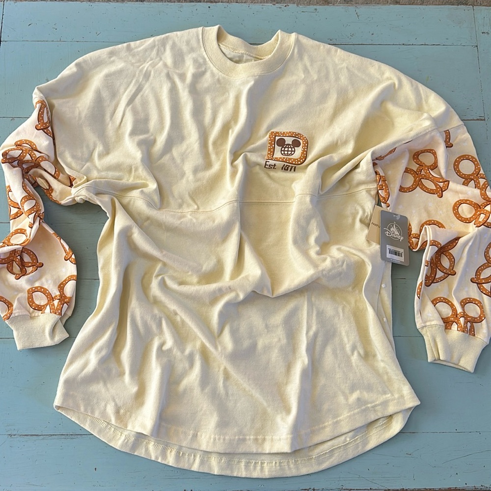 NWT Disney pretzel spirit jersey size Medium